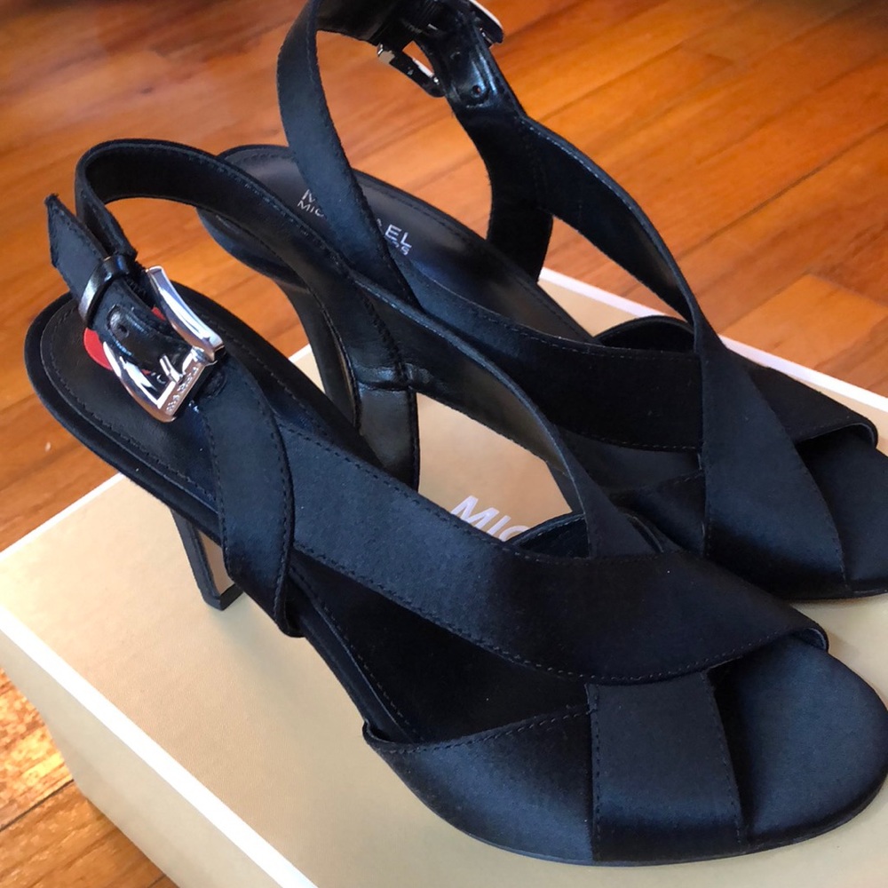 🆕 Michael Kors black heels 👠 - Picture 3 of 6